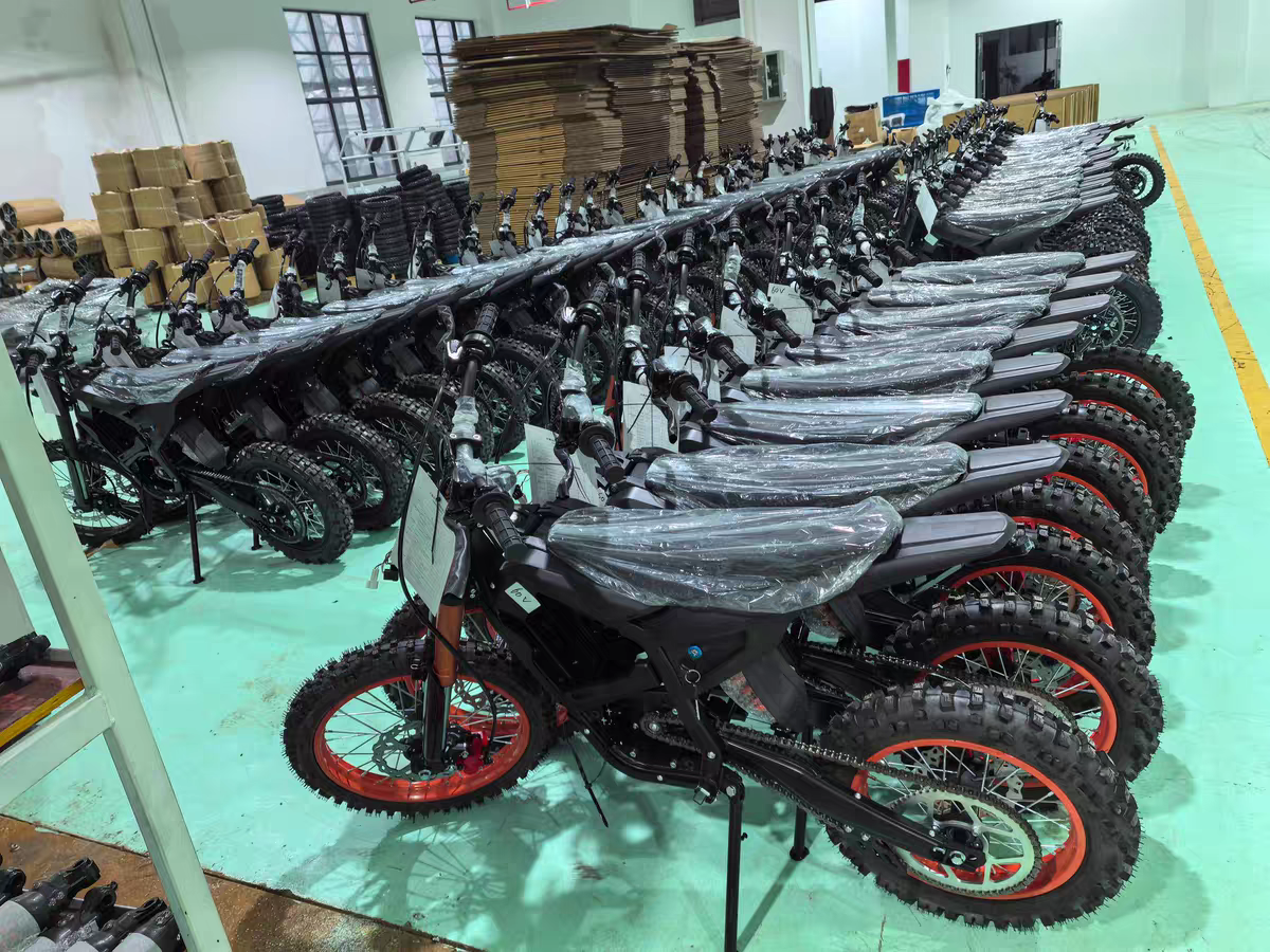 Factory supplyOff-road mountain bike Electric motorcycle Lithium-ion racing car M5 M7 M9 Apollo kugoo